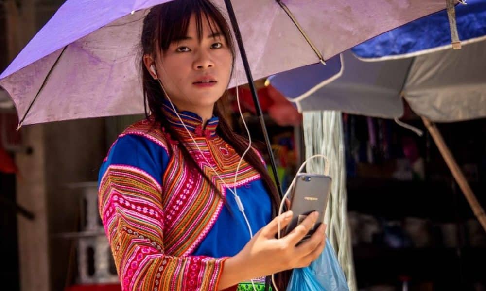 Ethnic Vietnam Smartphone 2
