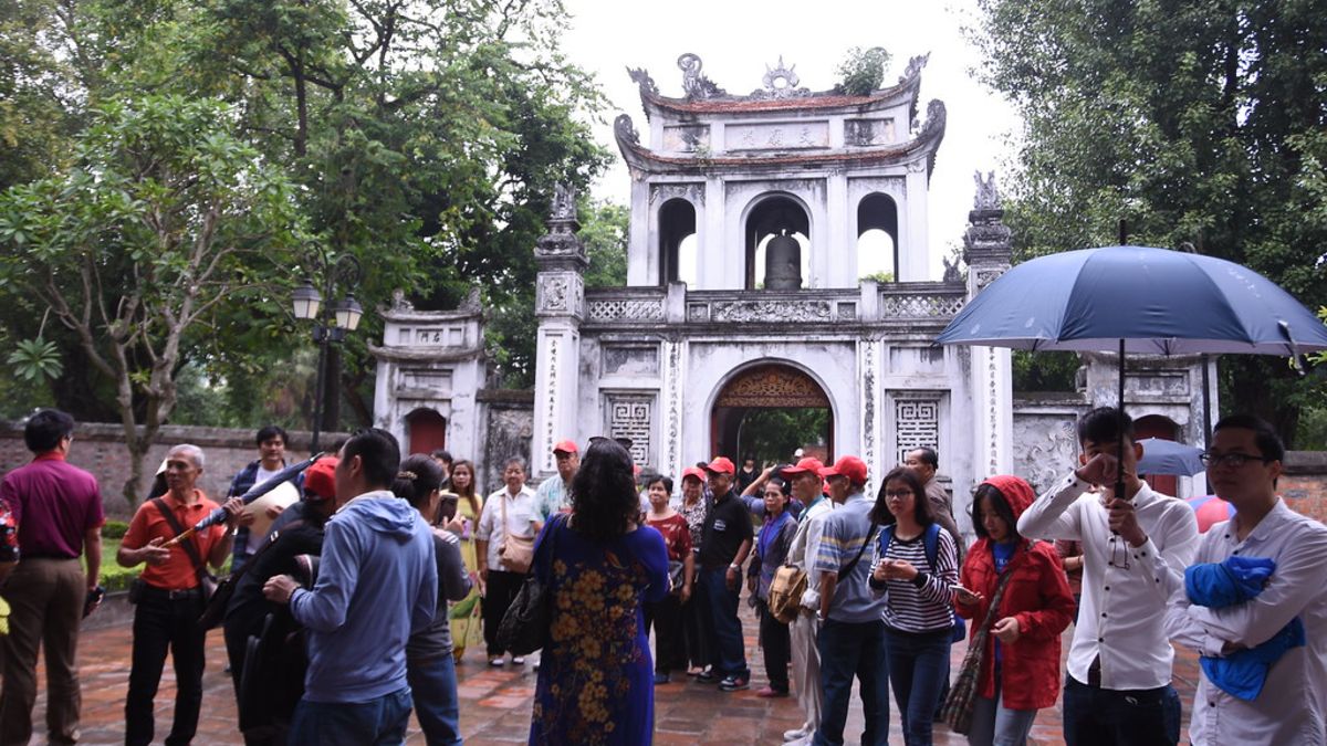 Tourists Hanoi
