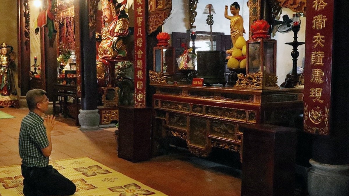 A Man Prays At Quyet Pagoda