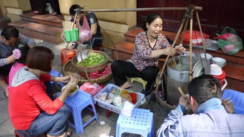 Hanoi Street Food 16x9